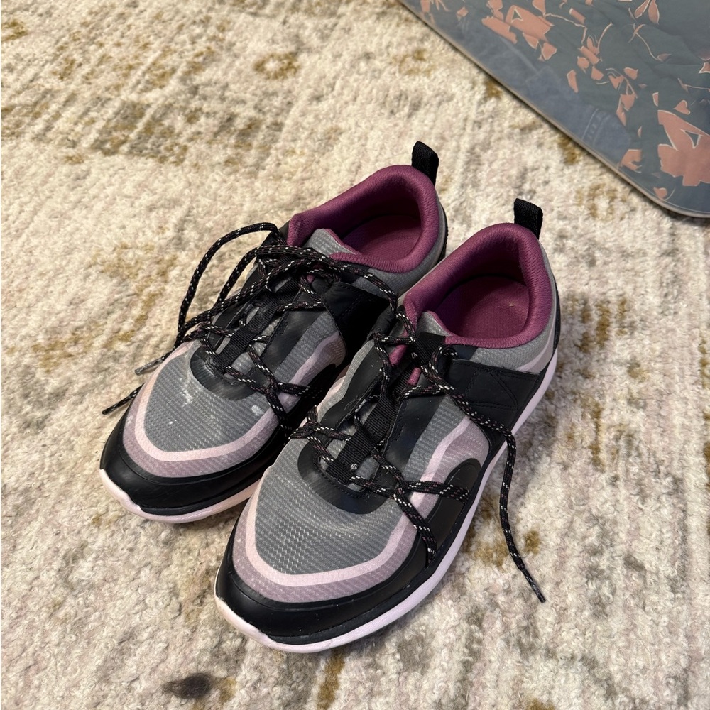 Vionic Women's Black and Purple Athletic Walking Shoes